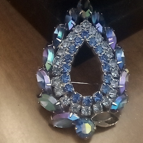 Sarah Coventry Jewelry - Sarah Coventry blue rhinestone brooch repair